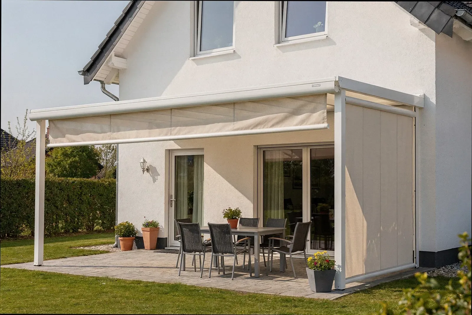 Unterglas-Markise unter einem Glasdach in Ravensburg